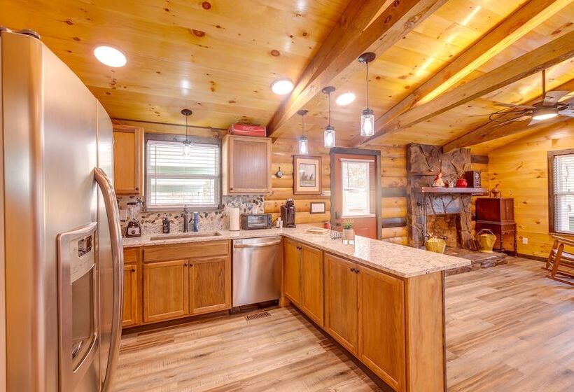 Pet Friendly Chattanooga Cabin W/ Hot Tub & Kayaks