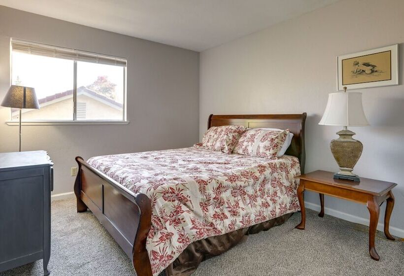 Pet Friendly Citrus Heights Home: Fenced Backyard!