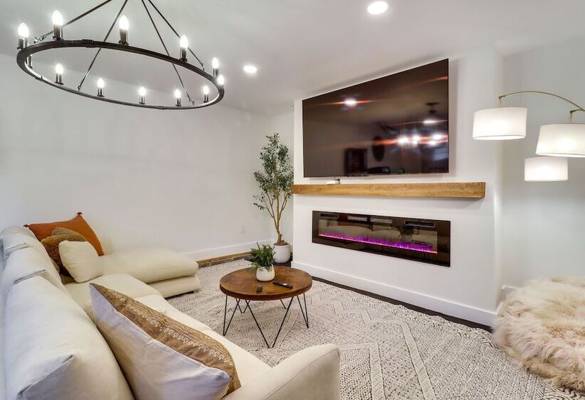 Pet Friendly Cottage In The Poconos W/ Hot Tub!