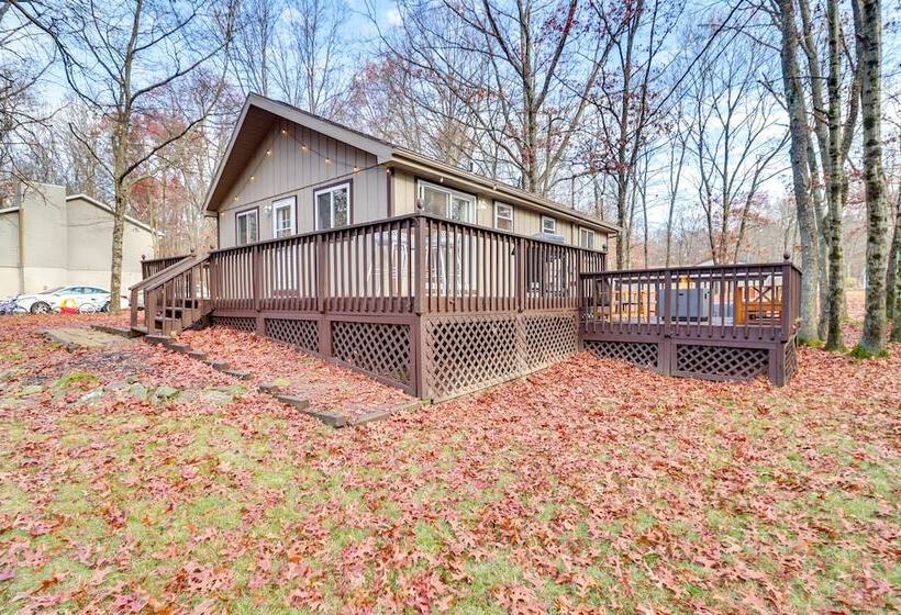 Pet Friendly Cottage In The Poconos W/ Hot Tub!