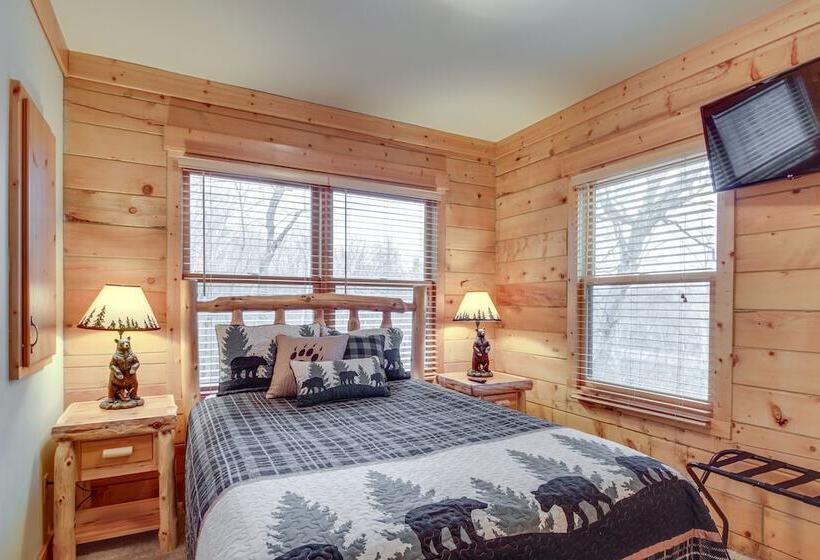 Pet Friendly Garrison Retreat W/ Gas Fireplace!