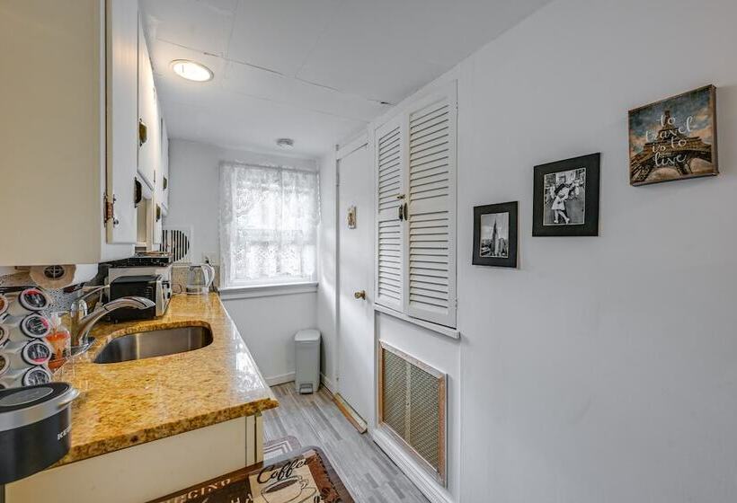 Pet Friendly Great Neck Home ~ 1 Mi To Kings Point