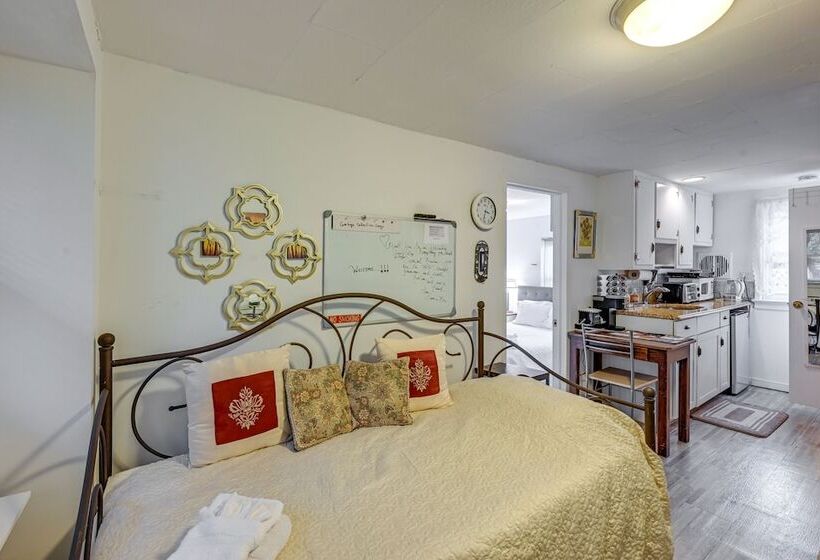 Pet Friendly Great Neck Home ~ 1 Mi To Kings Point