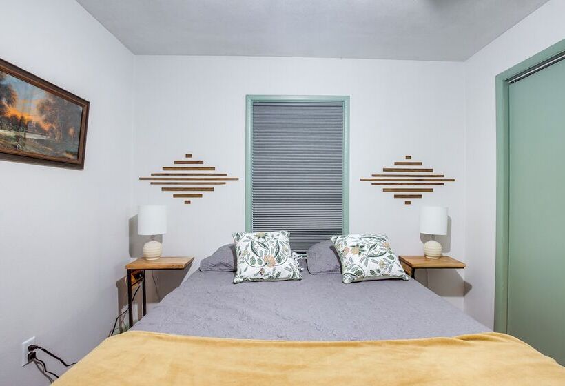 Pet Friendly Hiawatha Retreat W/ Private Yard!