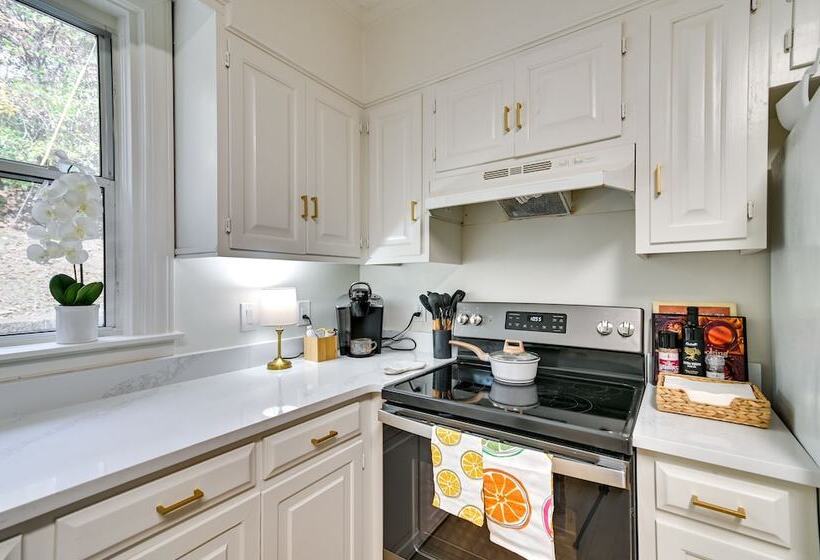 Centrally Located Home ~ Steps To Oxford Square!