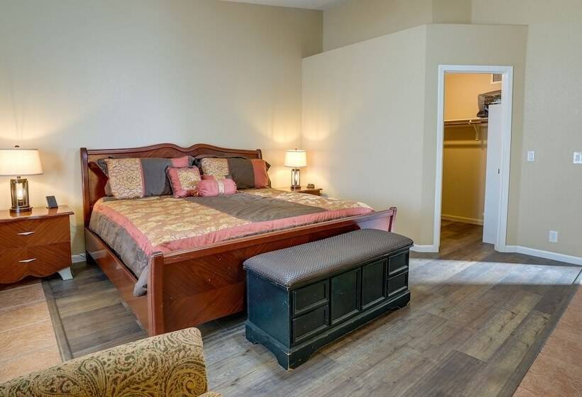 Pet Friendly Peoria Home Near State Farm Stadium!