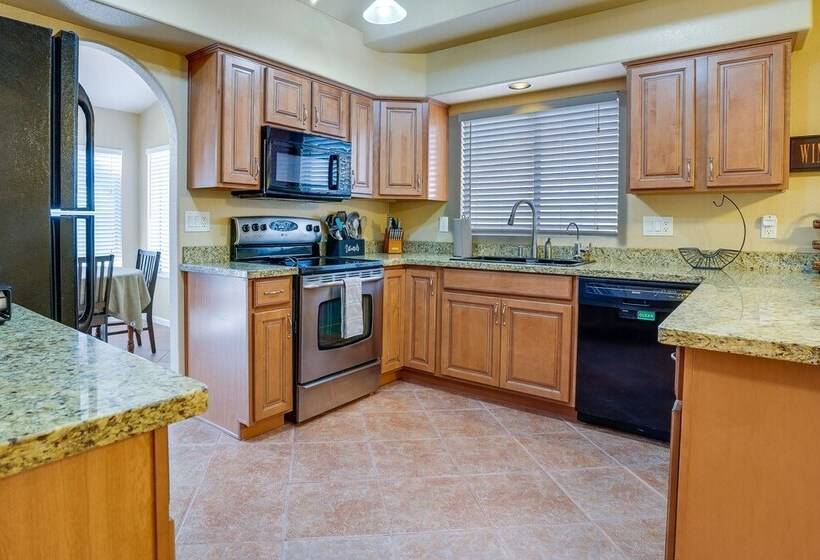 Pet Friendly Peoria Home Near State Farm Stadium!