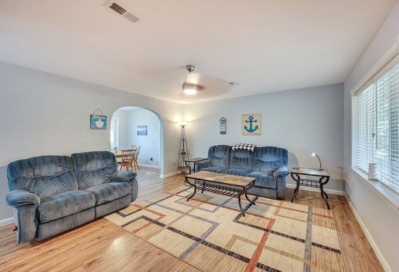 Pet Friendly Southport Home W/ Deck: 8 Mi To Beach