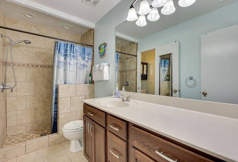 Pet Friendly Southport Home W/ Deck: 8 Mi To Beach