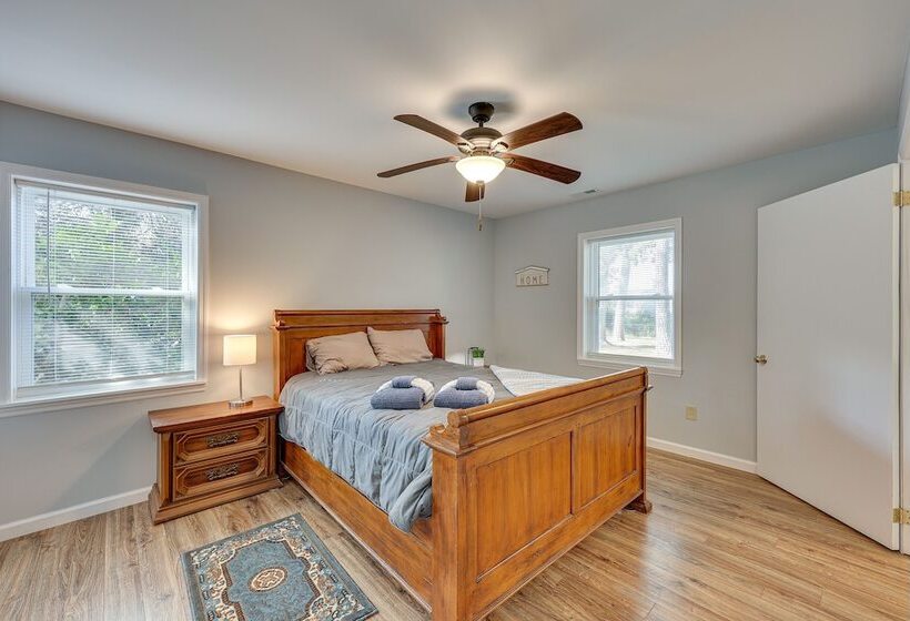 Pet Friendly Southport Home W/ Deck: 8 Mi To Beach