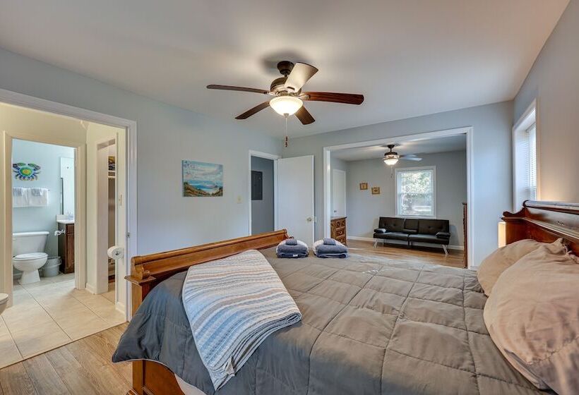 Pet Friendly Southport Home W/ Deck: 8 Mi To Beach