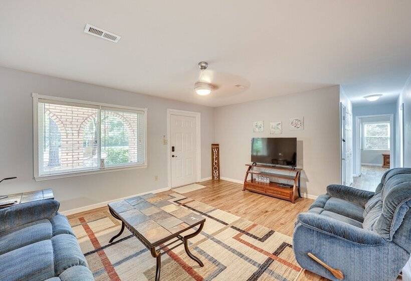 Pet Friendly Southport Home W/ Deck: 8 Mi To Beach