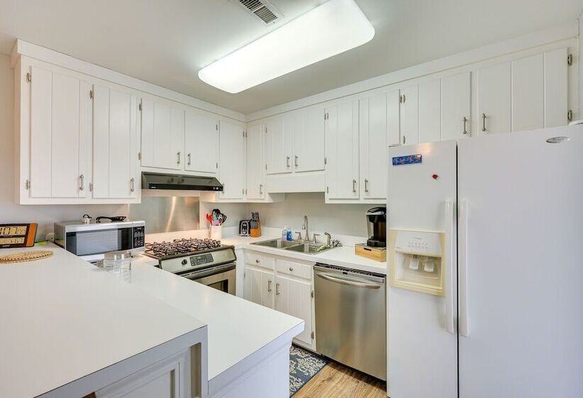 Pet Friendly Southport Home W/ Deck: 8 Mi To Beach