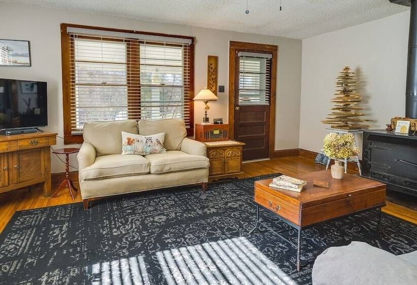 Pet Friendly Topton Home W/ Patio, Deck & Views!