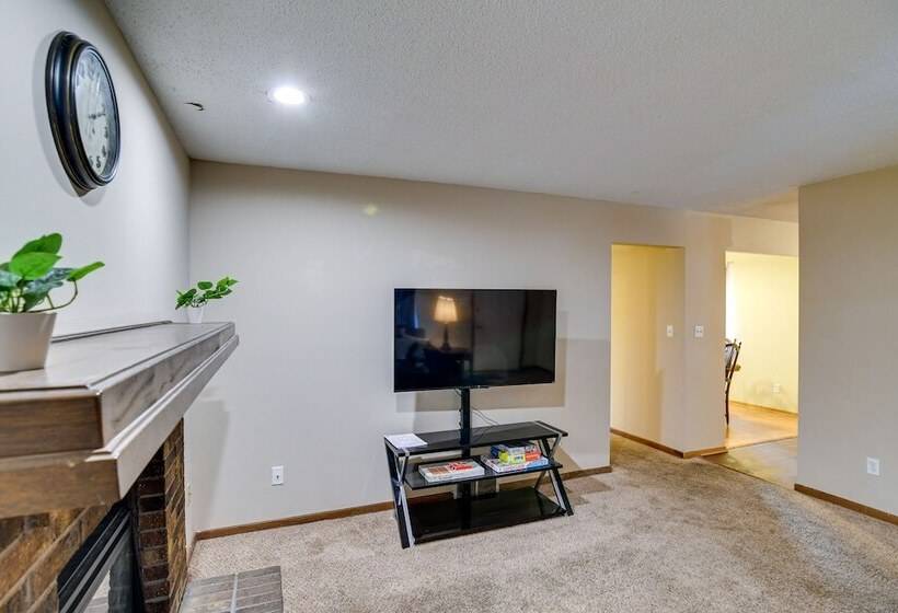 Pet Friendly Urbandale Home ~ 8 Mi To Des Moines!