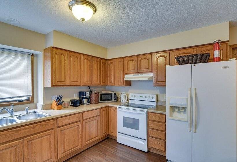 Pet Friendly Urbandale Home ~ 8 Mi To Des Moines!