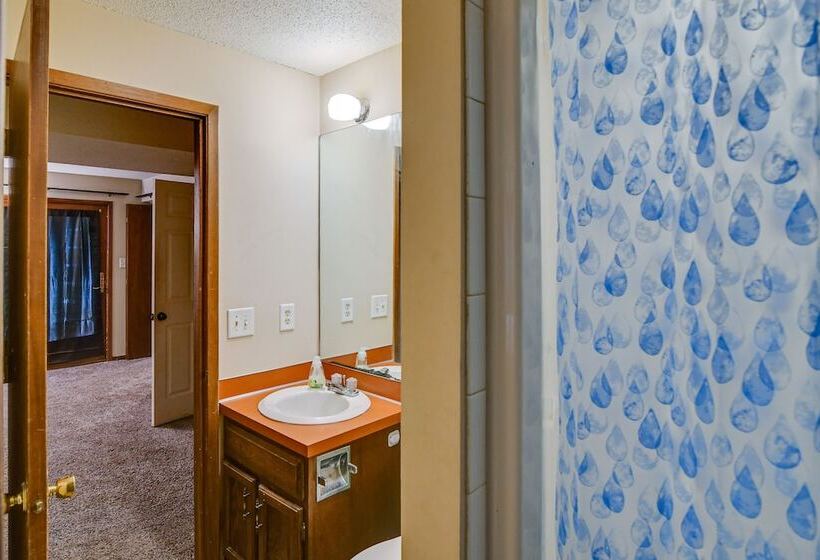 Pet Friendly Urbandale Home ~ 8 Mi To Des Moines!