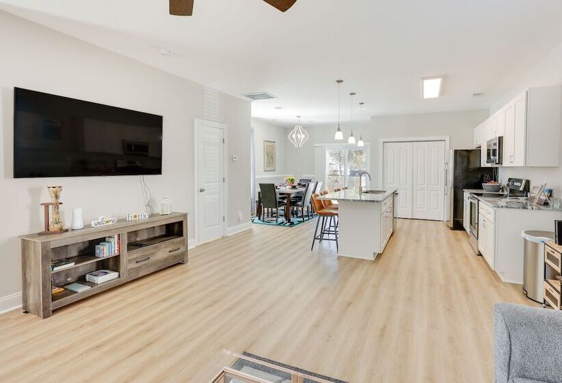 Pet Friendly Wilmington Home   2 Mi To Riverwalk