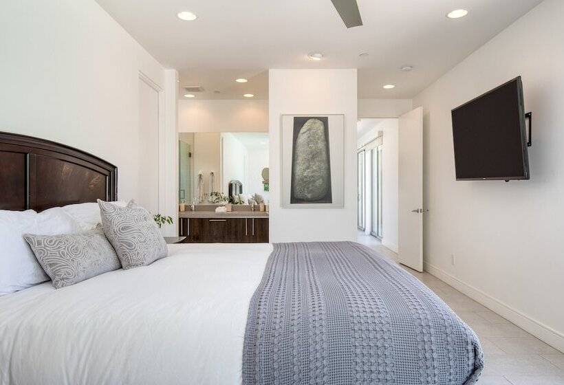 Polo Villa 3 By Avantstay Features Expansive Putting Green, Pool, Spa & Outdoor Firepit 260328 6 Bed