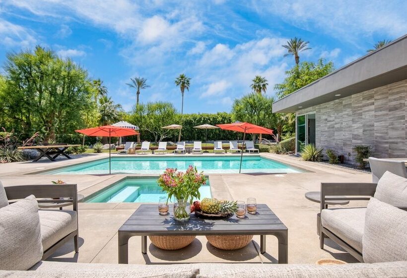 Polo Villa 3 By Avantstay Features Expansive Putting Green, Pool, Spa & Outdoor Firepit 260328 6 Bed