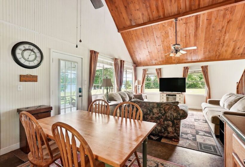 Private Lakefront Escape: Covered Patio, Fire Pit!