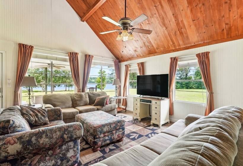 Private Lakefront Escape: Covered Patio, Fire Pit!