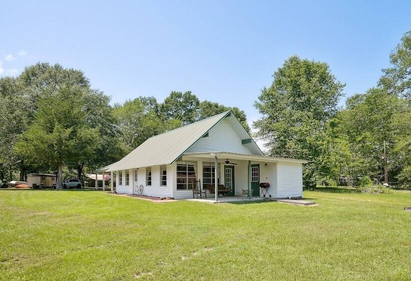 Private Lakefront Escape: Covered Patio, Fire Pit!