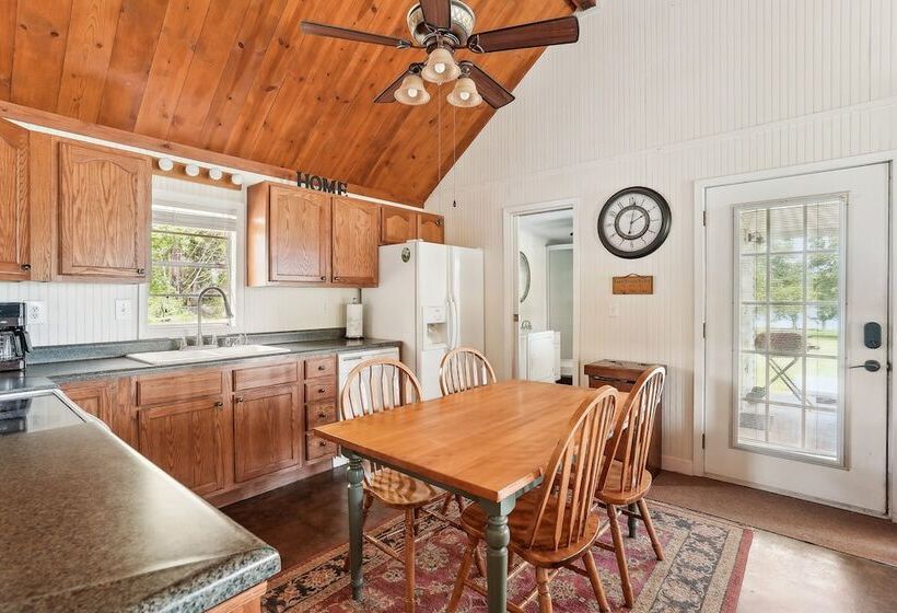 Private Lakefront Escape: Covered Patio, Fire Pit!