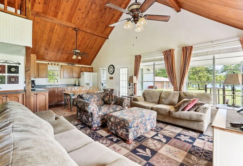 Private Lakefront Escape: Covered Patio, Fire Pit!