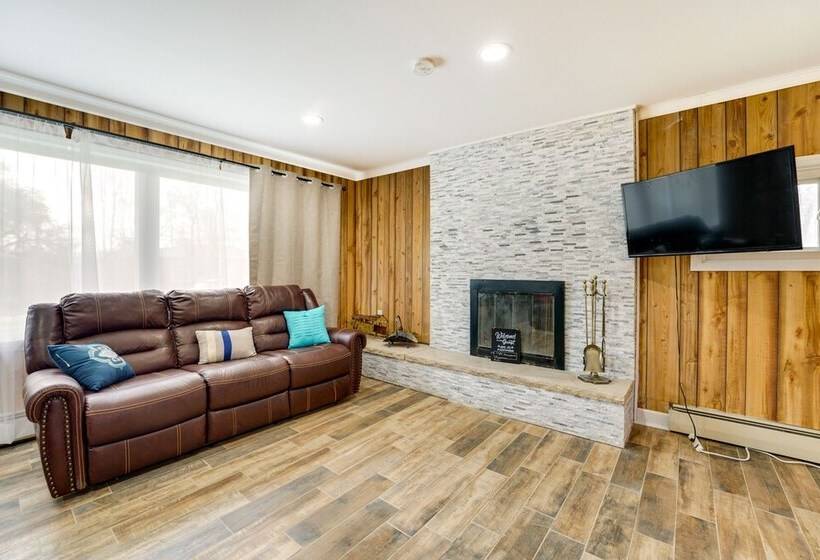 Quiet Country Home By Shay Lake!