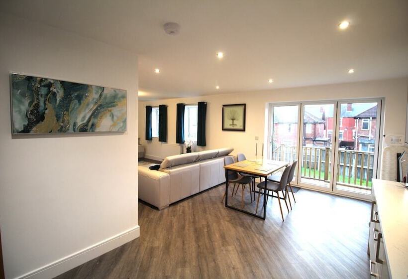 住所 2 Bed Bungalow Large Enclosed Garden New Build