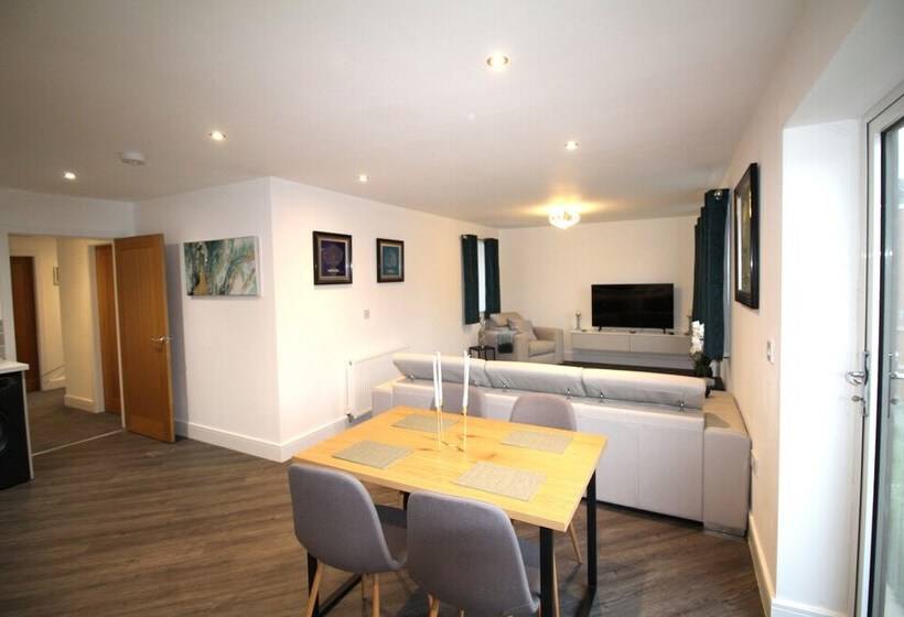 住所 2 Bed Bungalow Large Enclosed Garden New Build