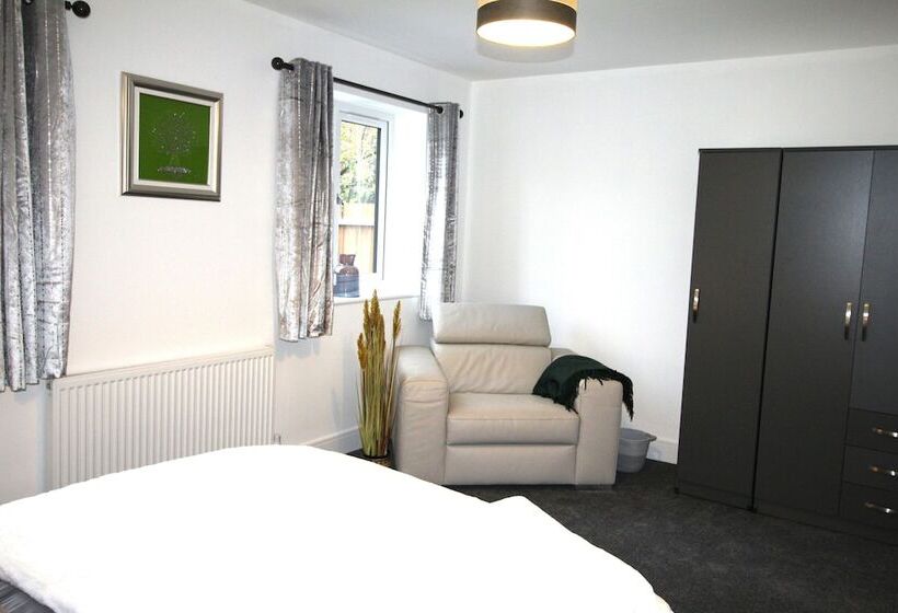 住所 2 Bed Bungalow Large Enclosed Garden New Build