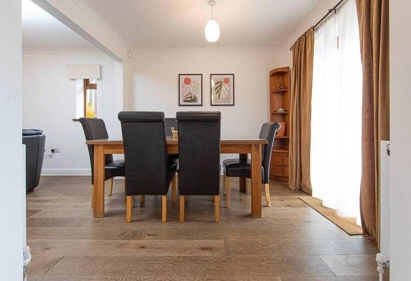 住所  Beautiful 3 Bed House In Merthyr Tydfil