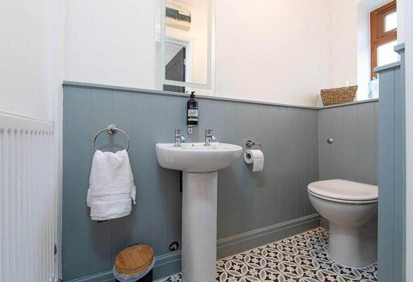 إقامة Beautiful 3 Bed House In Merthyr Tydfil
