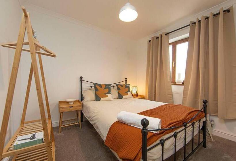 إقامة Beautiful 3 Bed House In Merthyr Tydfil