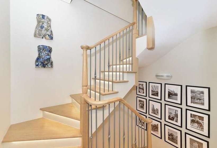 اقامتگاه Charming 3 Bed House In London