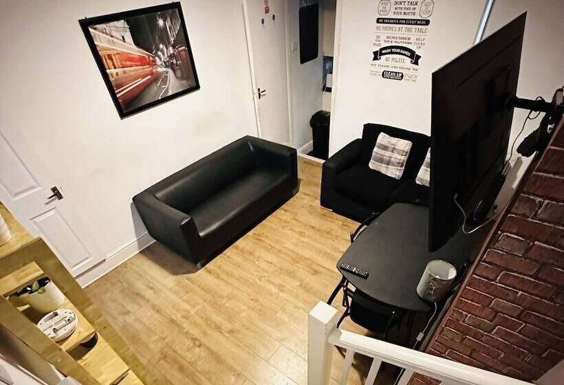 اقامتگاه Inviting 7 Bed House In Coventry City Centre