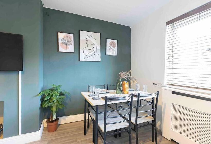 Резиденция Leeds Luxury 3 Bedroom Retreat