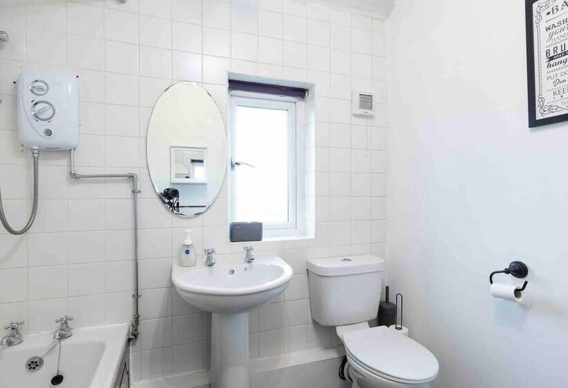 Резиденция Leeds Luxury 3 Bedroom Retreat