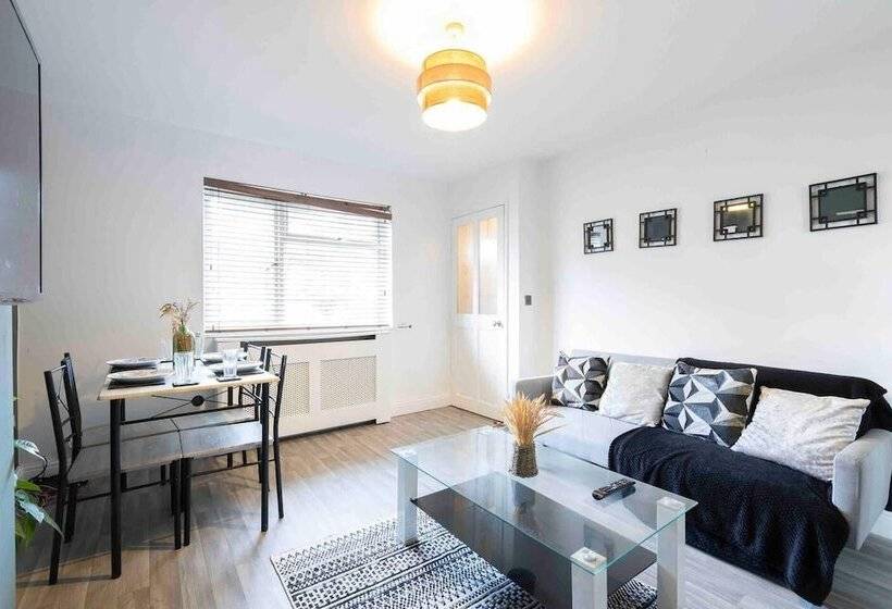 Резиденция Leeds Luxury 3 Bedroom Retreat