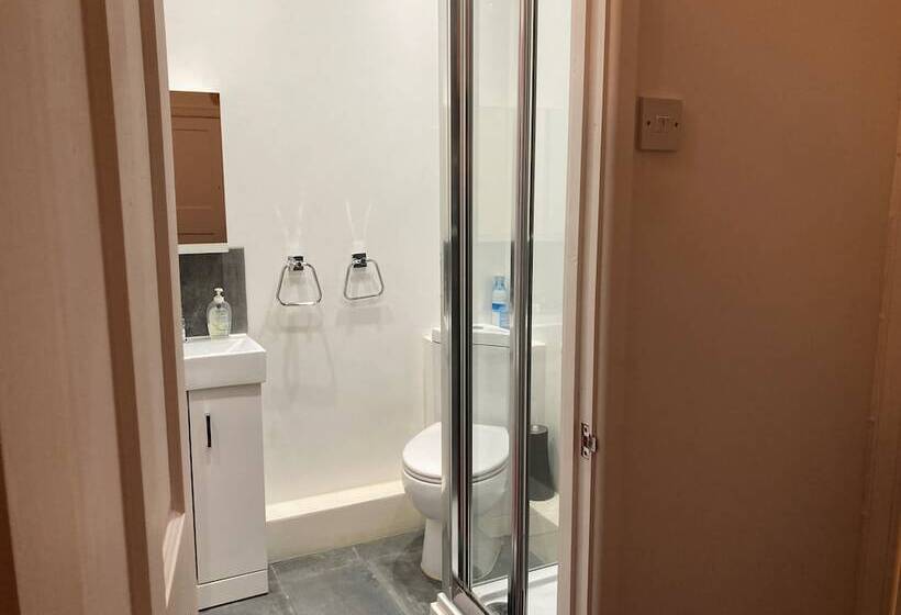 إقامة Amazing 100 Year Old Church Rectory