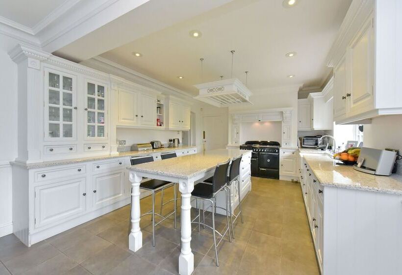 דירת נופש Amazing 100 Year Old Church Rectory