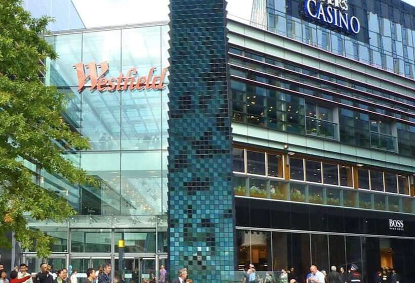 レジデンス Immaculate 3 Bed Luxury House In Dagenham London