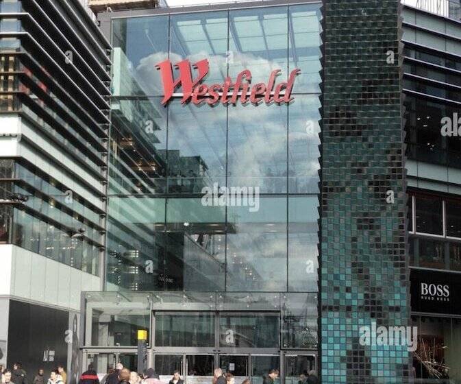 レジデンス Immaculate 3 Bed Luxury House In Dagenham London