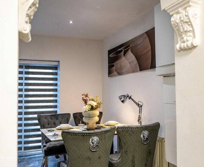 レジデンス Immaculate 3 Bed Luxury House In Dagenham London