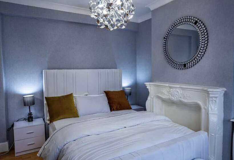 レジデンス Immaculate 3 Bed Luxury House In Dagenham London