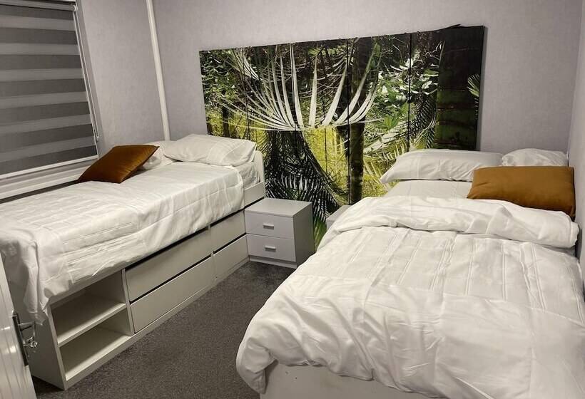 レジデンス Immaculate 3 Bed Luxury House In Dagenham London