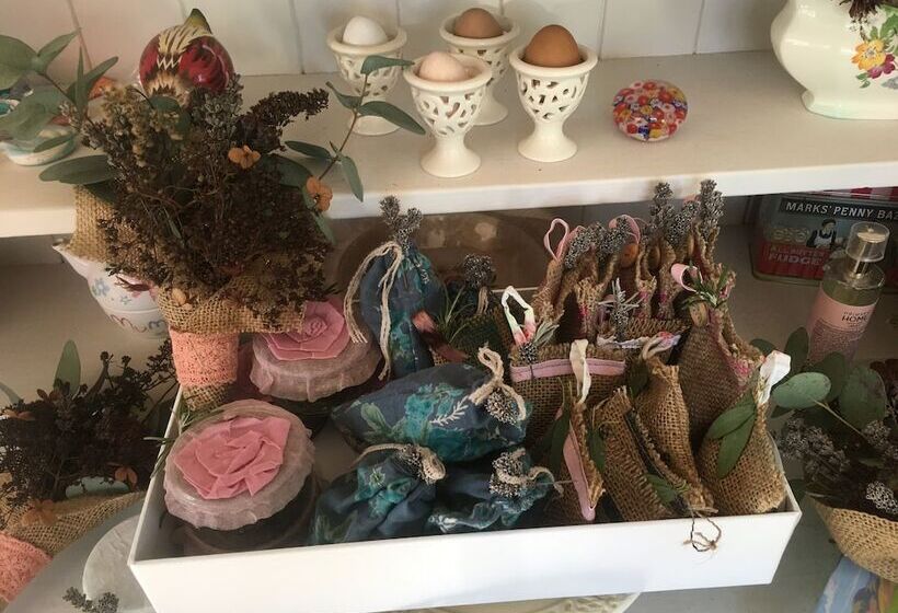 Резиденция Impeccable 2 Bed House In Attleborough