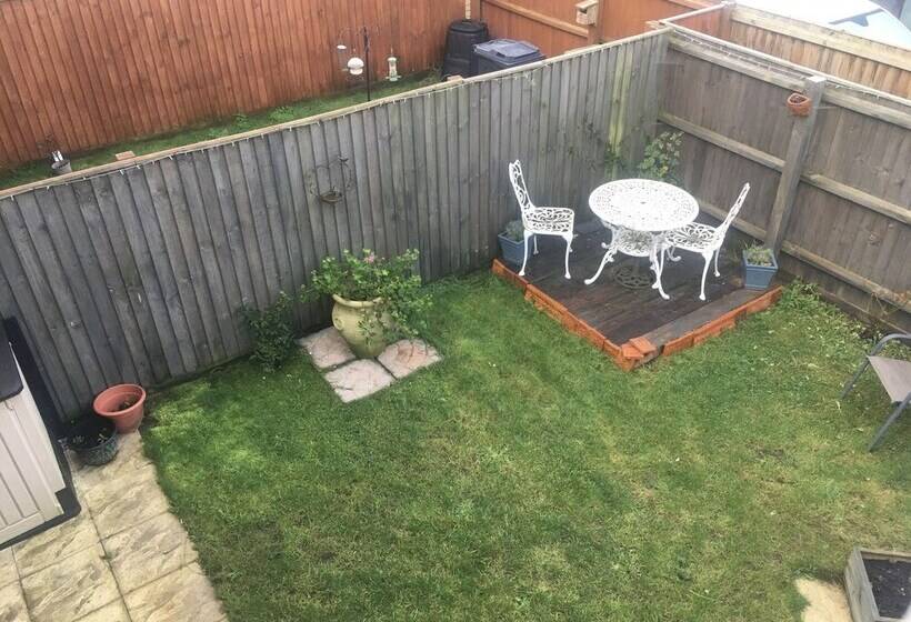 Резиденция Impeccable 2 Bed House In Attleborough